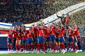 裁判扮演着 裁判扮演着